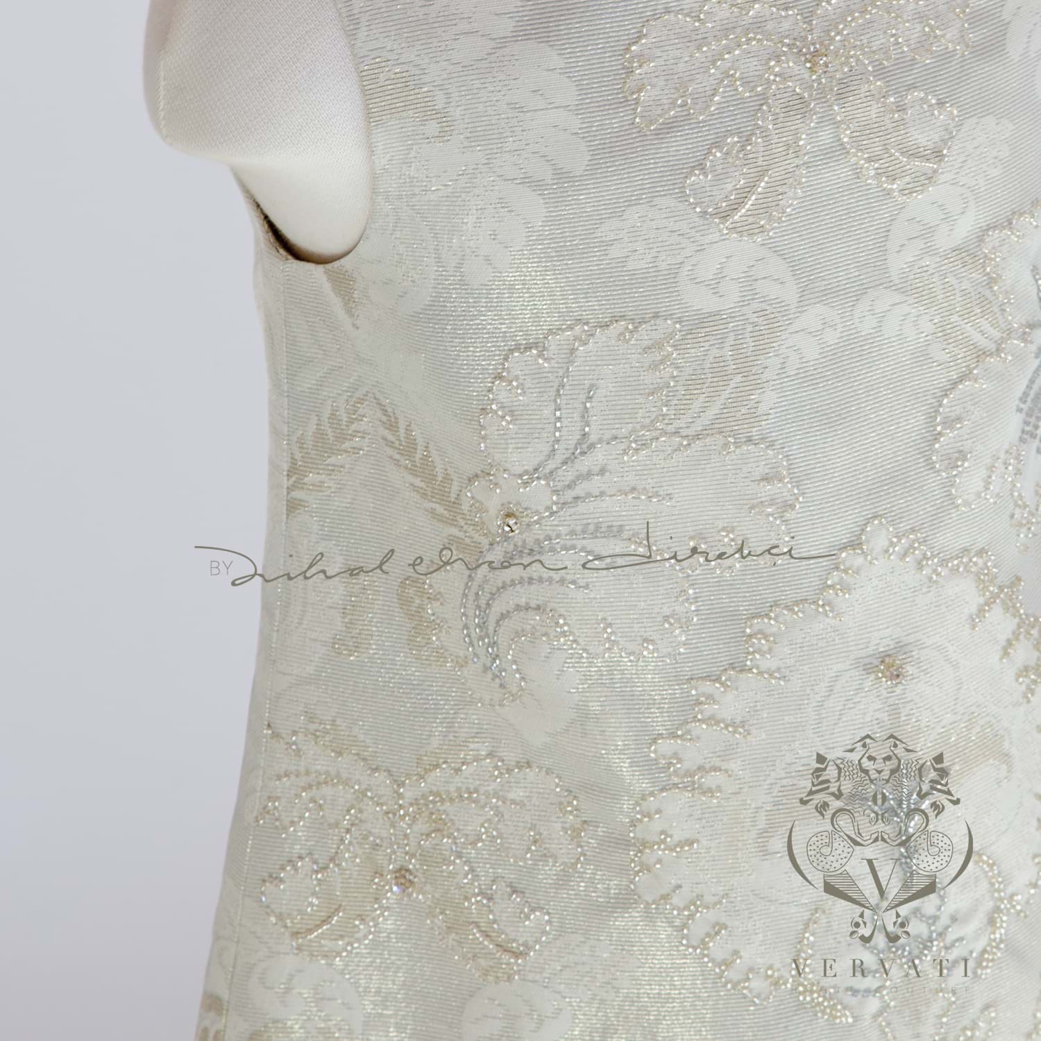 Picture of SLEVELESS BROCADE DRESS WITH EMBROIDERY